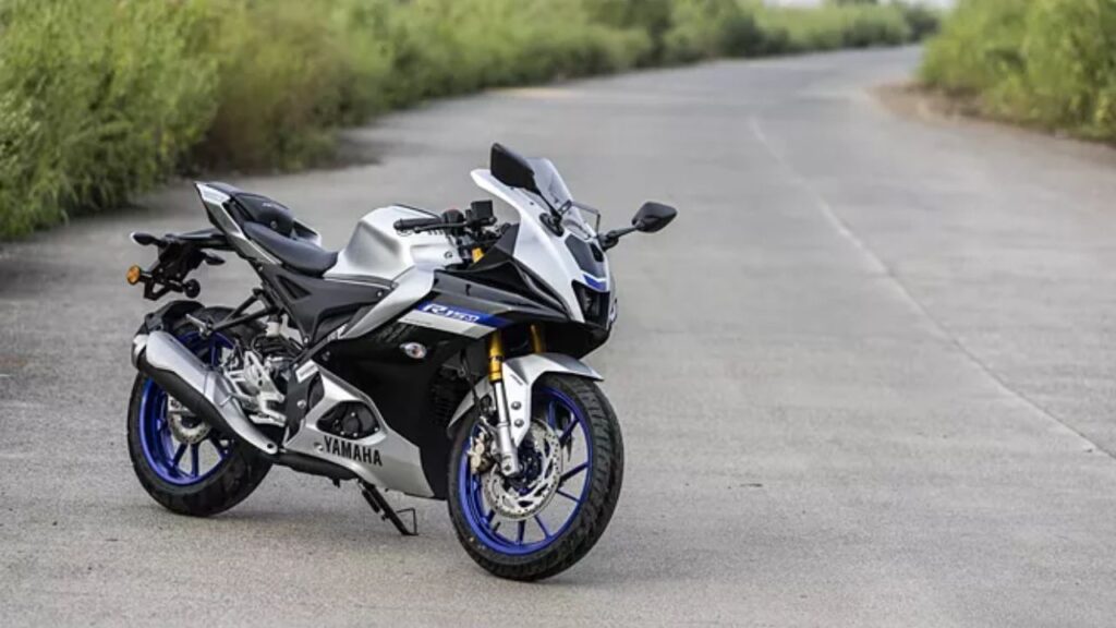 Yamaha R15